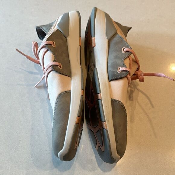 Olukai miki li women’s shoes size 10, great shape,  good brand! Great support. - Picture 4 of 8